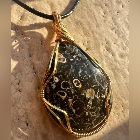 Tarnish Resistant Gold Grounding Copper Turritella Stone Leather Cord Necklace - Picture 4 of 13